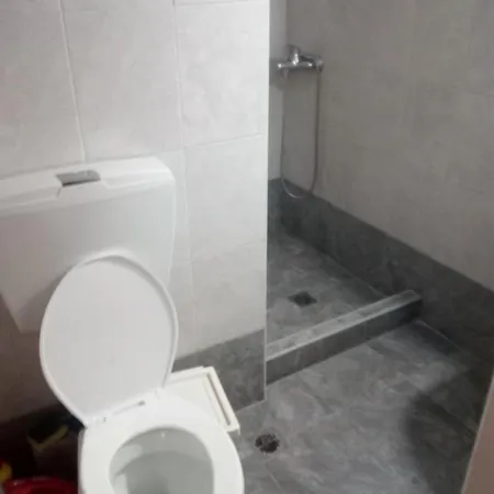 Spacious 2 Bedroom Center In Apartment